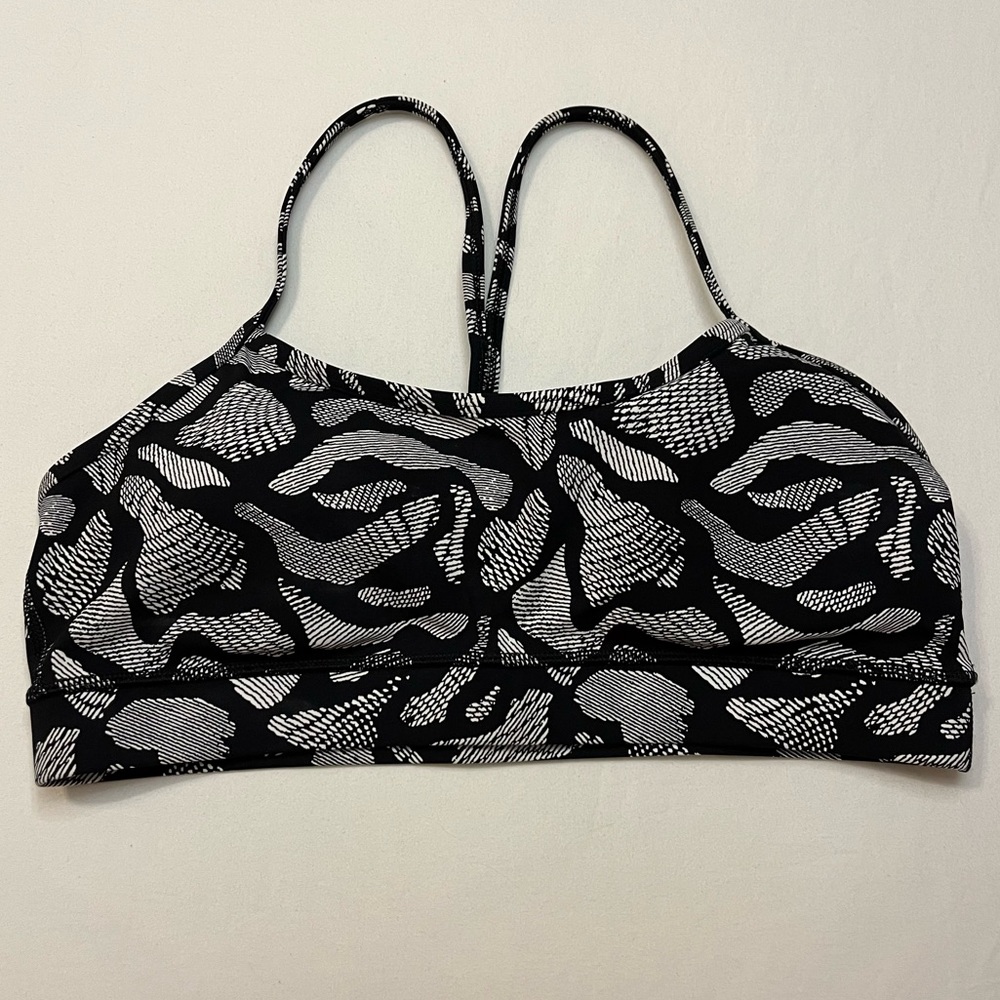 NWOT Lululemon Flow Y Sports Bra i’m black and white